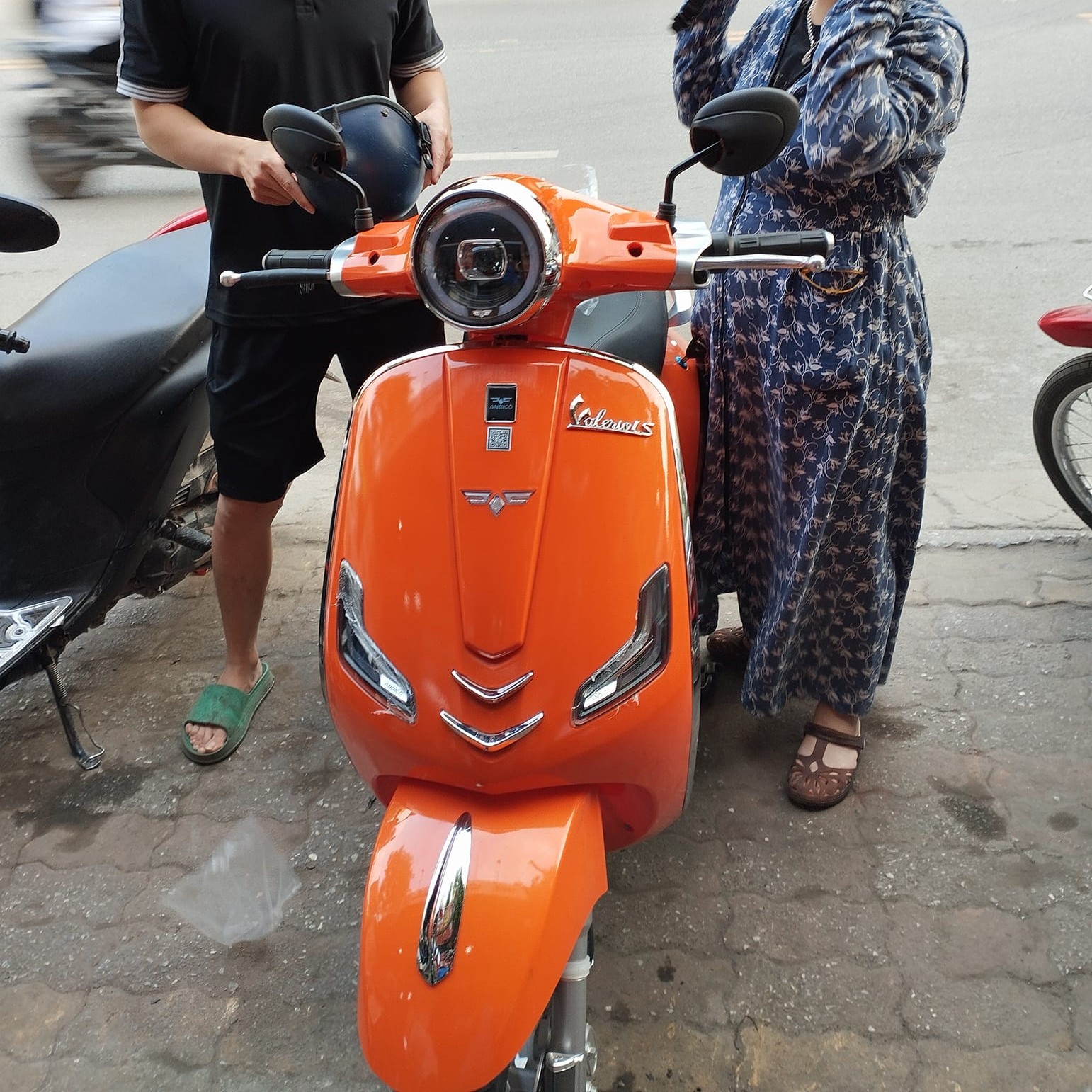 gương của xe máy điện